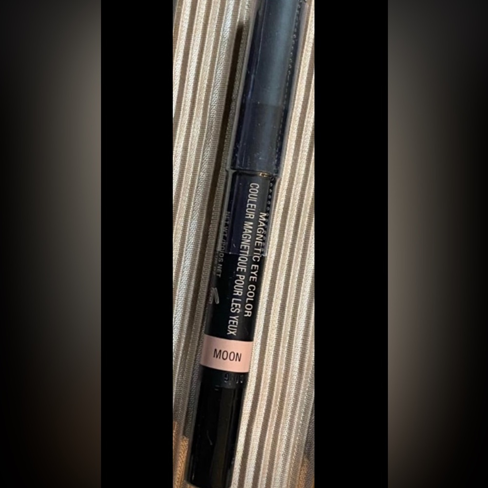 Nudestix Magnetic Eye Color MOON Eyeshadow Stick full size